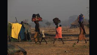 Miles de familias huyen de la violencia de Sudán del Sur