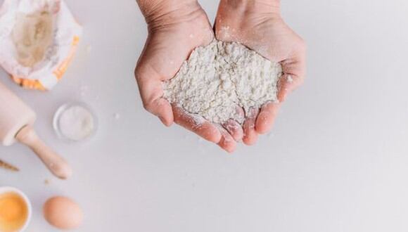La harina es un ingrediente base en la preparación de muchos postres y platillos (Foto: Freepik)