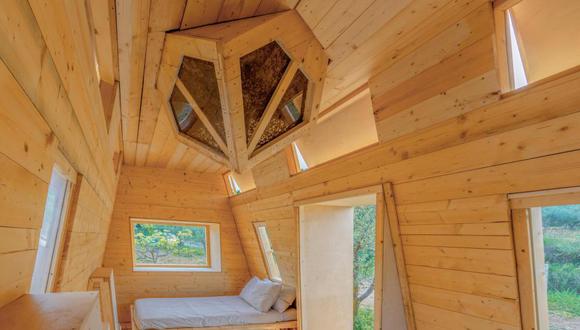 ¿Serías capaz de dormir entre miles de abejas? Así es la 'casa colmena' que causa sensación en Italia. (Foto: Airbnb / Twitter)