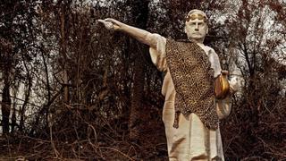 Greenpeace levanta una estatua de Bolsonaro emulando a Nerón en el Pantanal 