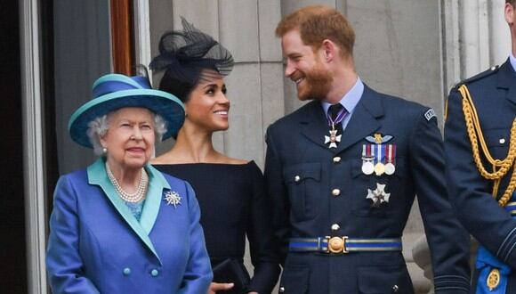 Los duques de Sussex renunciaron al subsidio de la reina, que es el monto que pagaba sus gastos por representar a la corona y que les impedía explotar su marca de forma comercial (Foto: AFP)