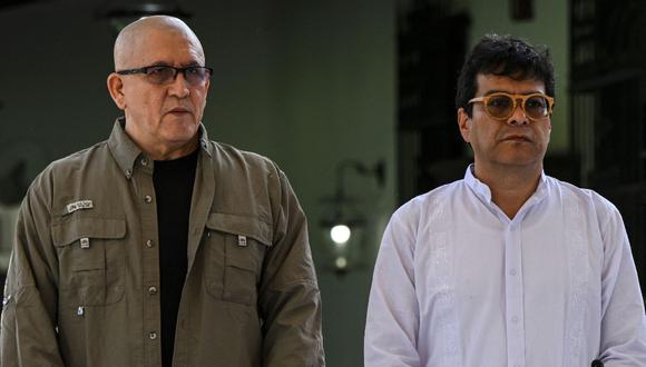 Antonio García, primer comandante del ELN, y Danilo Rueda, alto comisionado de paz de Colombia. (GETTY IMAGES).