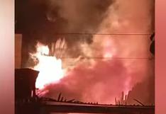 Carabayllo: Incendio de código 2 consumió un almacén de madera y afectó a dos viviendas aledañas | VIDEO