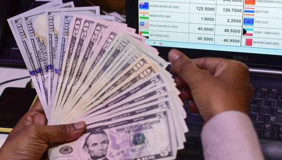Dólar en Perú hoy, sábado 3 de junio: así se cotiza el tipo de cambio en las apps gratuitas disponibles en la web | FOTO: AFP