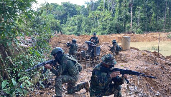 Militares hallaron una fosa común en una mina ilegal del estado Bolívar, Venezuela. (Foto: Twitter @dhernandezlarez)