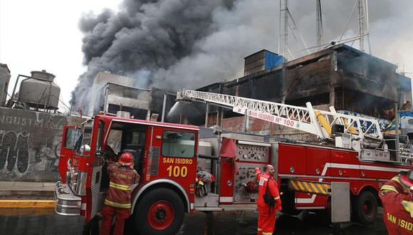 Bomberos atendieron siniestro en asociación de vivienda en Ate Vitarte esta madrugada. (Foto: Andina/referencial)