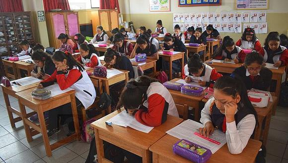 El titular de la Ugel Tacna, Javier García, invocó al gremio de transporte brindar el mejor servicio posible a niñas y niños. Foto: GEC/referencial