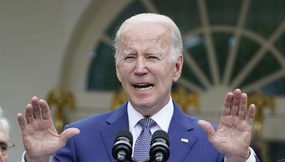 El presidente Joe Biden habla en el jardín de rosas de la Casa Blanca en Washington.