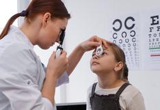 Regreso a clases: ¿cómo sé si mi hijo necesita lentes o tiene un problema visual?