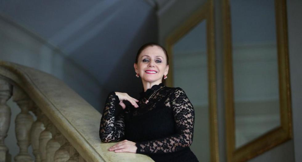 Patricia Cano celebra sus bodas de rubí con el Ballet Municipal, que nació por iniciativa de Lucy Telge. La ex prima ballerina, que se confiesa introvertida, se transforma cuando interpreta un rol y empieza a bailar sobre el escenario. (Foto: Jesús Saucedo - EC)