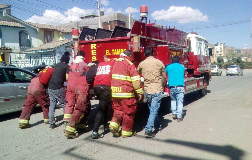 El vehículo de bomberos, de la Compañía General de Bomberos Voluntarios 198 del distrito de El Tambo, atendió la mañana del lunes 31 de julio una emergencia en Huancayo en estas condiciones. (Foto: Junior Meza)