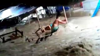 Piura: hombre es arrastrado durante inundación de mercado pero logra salvarse