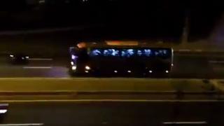 El paso del bus de Atlético Tucumán a 130 km/h [VIDEO]