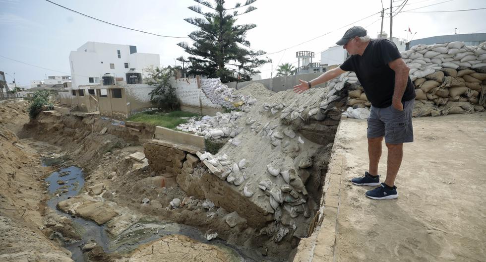 Vecinos señalan que la municipalidad distrital no viene realizando tareas de limpieza en Punta Hermosa tras varias semanas de registrados los huaicos. (Foto: Britanie Arroyo)
