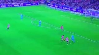 Iniesta hace fácil lo difícil, así burló a dos rivales [VIDEO]