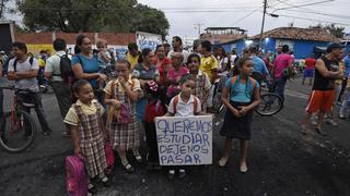 Militares y policías impiden paso de colegiales venezolanos que estudian en Colombia