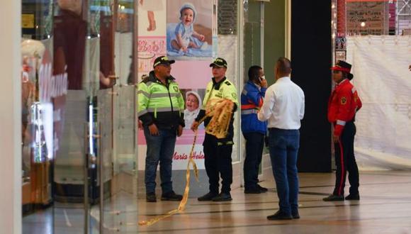 Hombre asesinó a mujer en una balacera registrada en el centro comercial Unicentro, en Bogotá. (Foto: diario El Tiempo de Colombia)