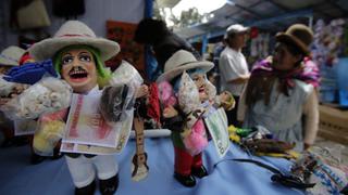 Bolivianos le piden fortuna y fertilidad al Ekeko