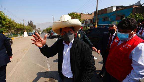 "Sabemos que Perú Libre, sus ministros y sus congresistas, quieren ir por mayores cuotas de poder, por todo el poder. Quieren que gobierne Cerrón, aunque sea por whatsapp. De Castillo solo sabemos que quiere apagar incendios con un vasito con agua". (Foto: Hugo Curotto / @photo.gec)