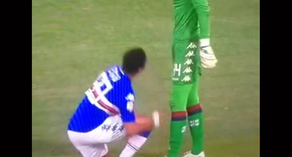Samuel Eto\'o le amarra botines al golero rival. (Foto: captura)