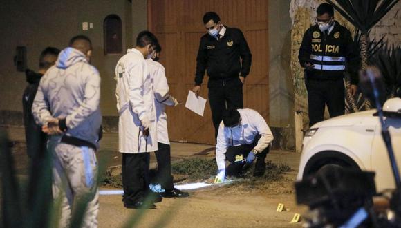 Los peritos de criminalística recogieron 7 casquillos en el lugar del ataque contra la cantante Brunella Torpoco. (Foto: Joel Alonzo/@photo.gec)