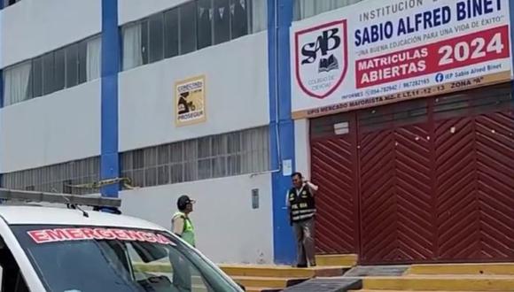 La directora de la institución educativa aún no se ha pronunciado luego de que arrojaran un artefacto explosivo. (Foto: Captura/Panamericana TV)