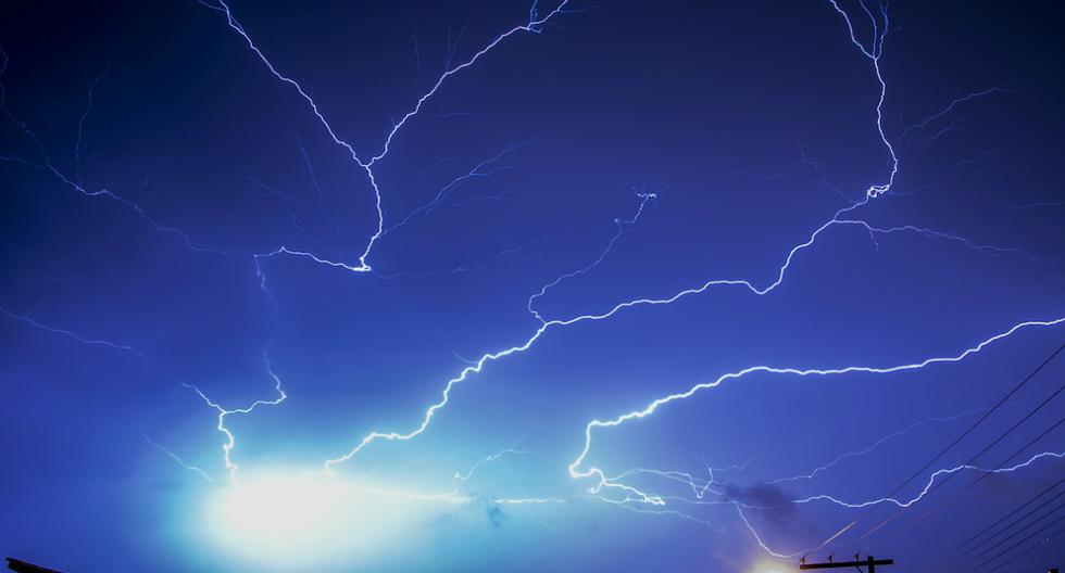 La mujer quería grabar la tormenta para compartir el momento con sus padres, pero nunca pensó que capturaría en video un \'rayo positivo\', tipo de descarga poco común y con mayor poder eléctrico. (Foto: Pixabay)