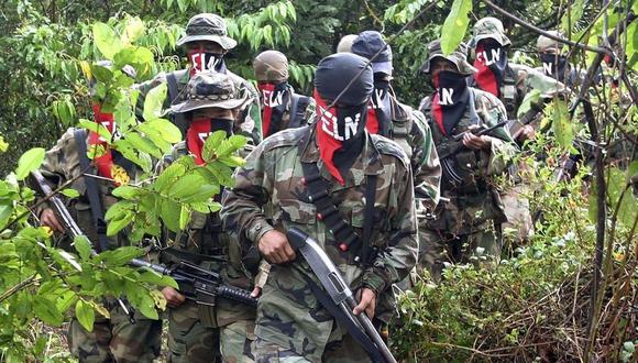 Imagen de archivo de una columna de guerrilleros del ELN en la selva de Antioquia. (Foto: REUTERS / ALBEIRO LOPERA)