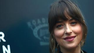 Dakota Johnson deslumbró en la premiere de "The Peanut Butter Falcon"