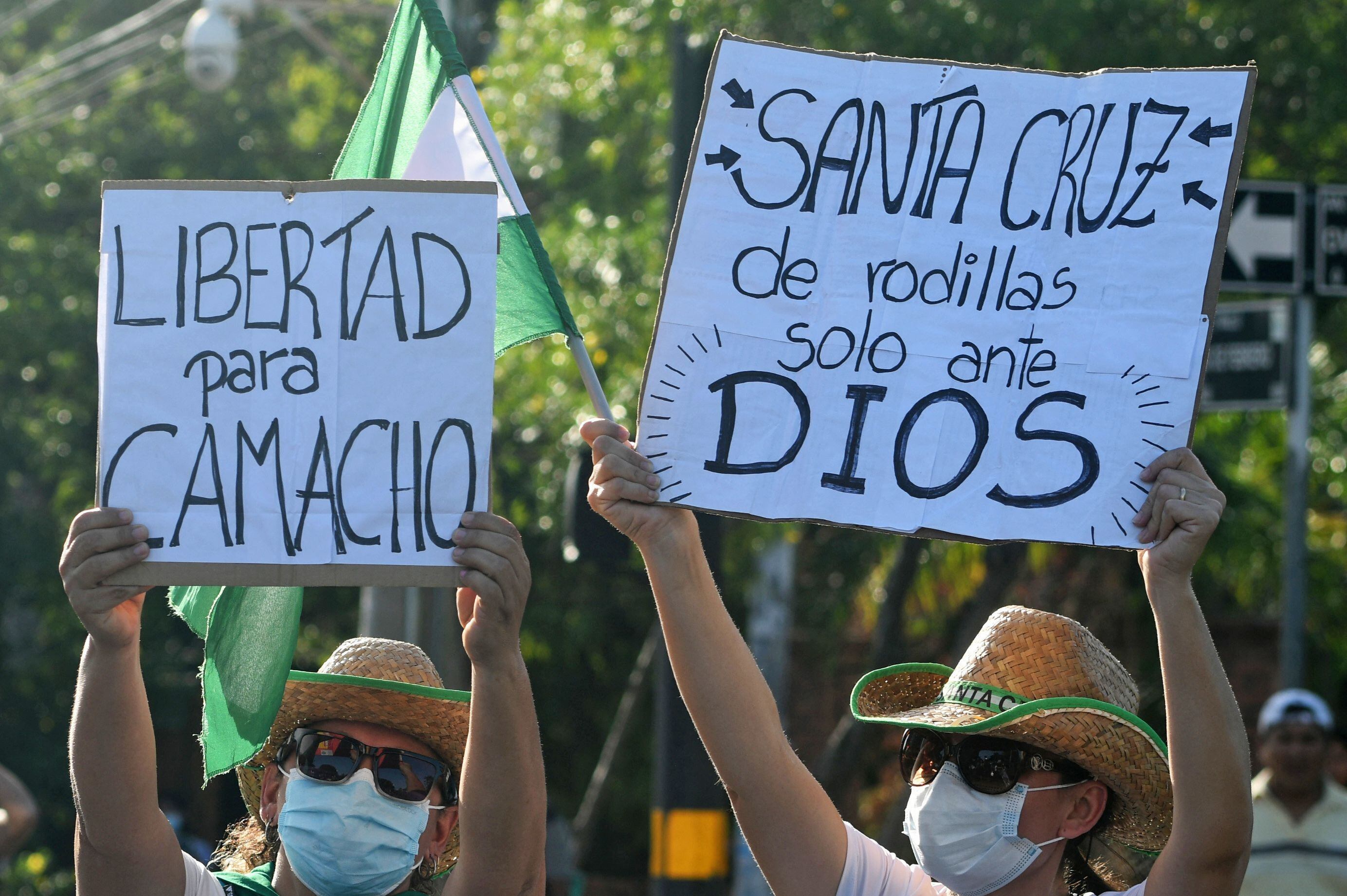 Demonstrators from Santa Cruz protest at the Gabriel René Moreno Autonomous University demanding the release of Governor Luis Fernando Camacho.  (Photo by RODRIGO URZAGASTI / AFP)