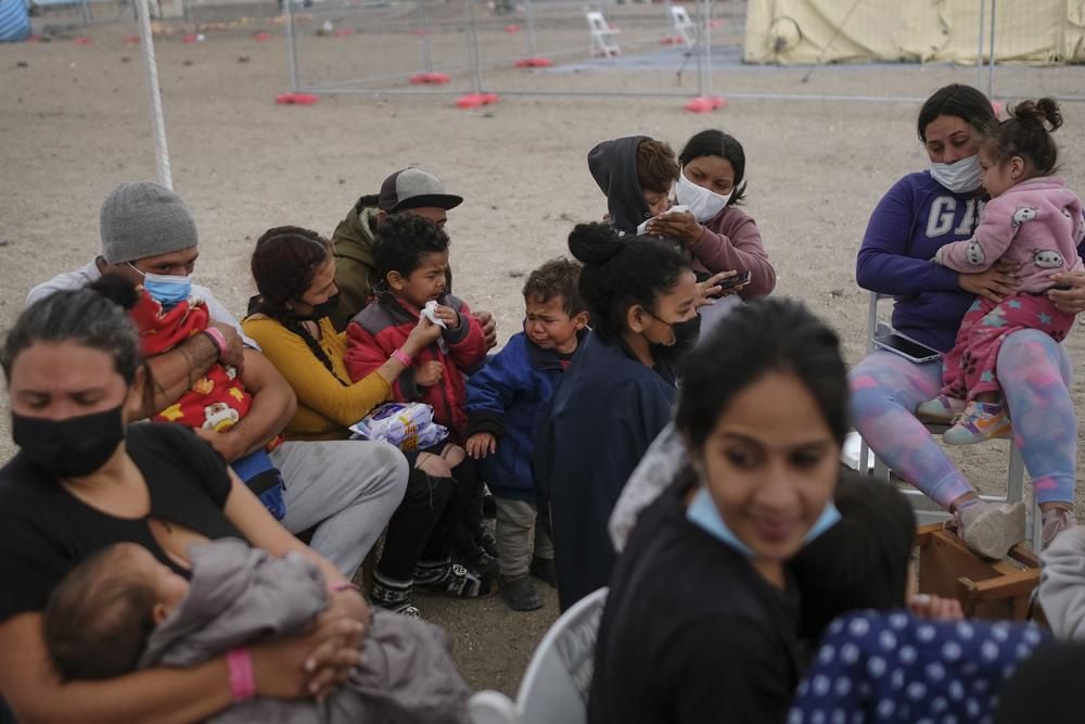 Migrants at a shelter after crossing into Chile from Bolivia, in Colchane, Chile, on Thursday, December 9, 2021. (AP / Matias Delacroix)