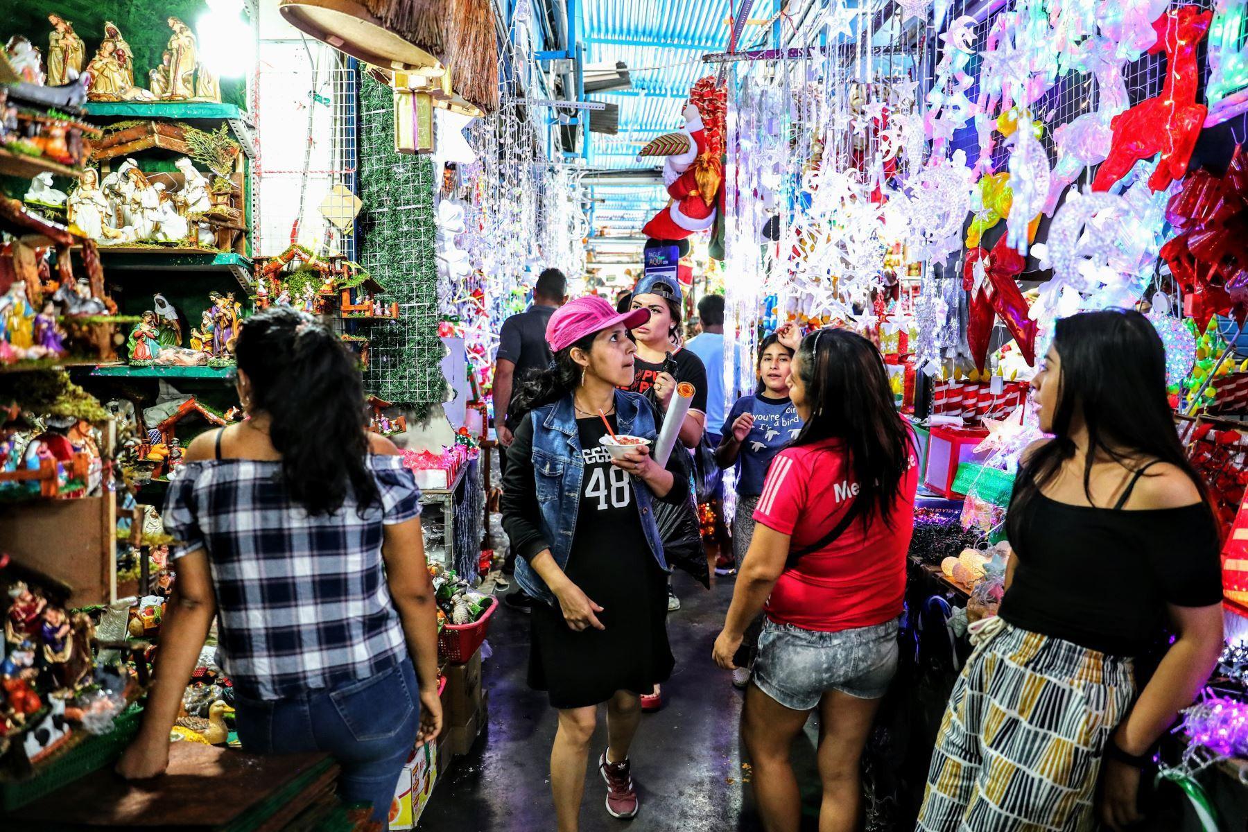 A pocos días de la Navidad, aun hay personas que no efectúan sus compras navideñas. (Foto: GEC)