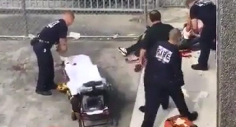 En un video difundido en Twitter se ven varios médicos asistiendo a uno de los heridos en el tiroteo que ha tenido lugar EE.UU. (Foto: Twitter)