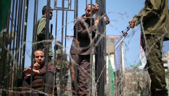 Israel: Más de 1.000 palestinos presos inician huelga de hambre