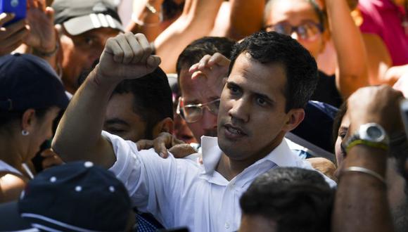 Juan Guaidó también indicó que viene trabajando sin descanso y afirmó que "la dictadura está cada vez más débil". (Foto: AFP).