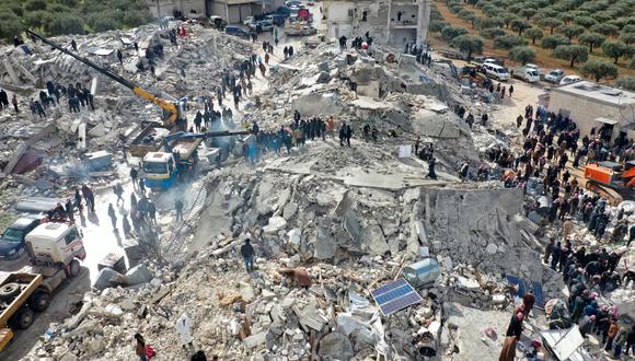 Según los informes, cientos de personas murieron en el norte de Siria después de un terremoto de magnitud 7,8 que se originó en Turquía y se sintió en los países vecinos. (Foto: Omar HAJ KADOUR / AFP)