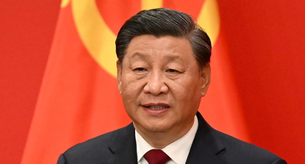 El presidente de China, Xi Jinping, habla durante la presentación a los medios de comunicación de los miembros del nuevo Comité Permanente del Politburó del Partido Comunista Chino, el 23 de octubre de 2022. (Noel CELIS / AFP).