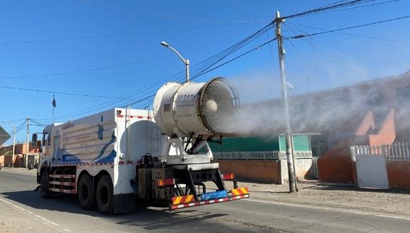 Ica: Con camión ventilador desinfectan calles del distrito de Marcona para protegerse del coronavirus.