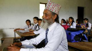Conoce la historia del alumno más anciano de Nepal