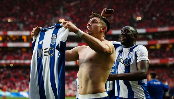 El volante mexicano Héctor Herrera marcó con tremendo remate de derecha en el epílogo del Benfica vs. Porto. (Foto: AFP)