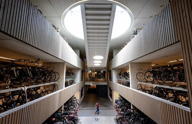 Holanda estrena el mayor parking de bicicletas del mundo. Foto: EFE