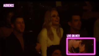 Joe Jonas y Sophie Turner continúan tristes porque Camila Cabello y Shawn Mendes no se besaron