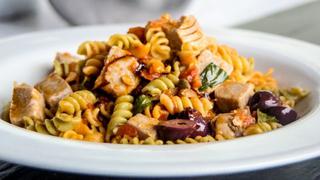 Prepara un irresistible fusilli con salsa de tomate y bonito picante | Receta