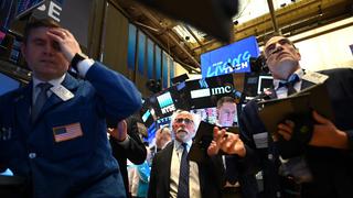 Wall Street abre con caídas en medio de la volatilidad por el coronavirus 