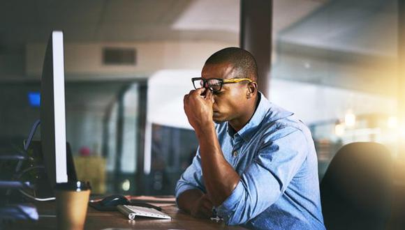 Está comprobado científicamente que trabajar horas extra reduce nuestra productividad y nos hace sentir y estar menos saludables. (Foto: Getty Images)