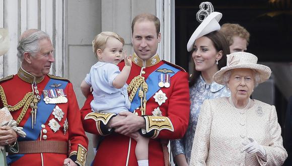 El peso de la tradición en el nacimiento de un bebe de la Corona inglesa. (AP).