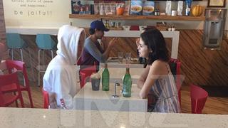 Justin Bieber y Selena Gómez fueron captados desayunando juntos