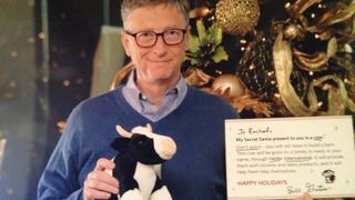 Bill Gates regaló un peluche y un libro a chica que quería un iPad