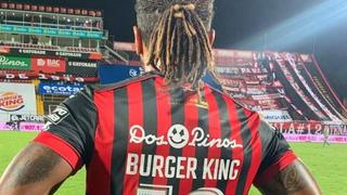 Jonathan McDonald, goleador costarricense, salió a la cancha como “Burger King” 