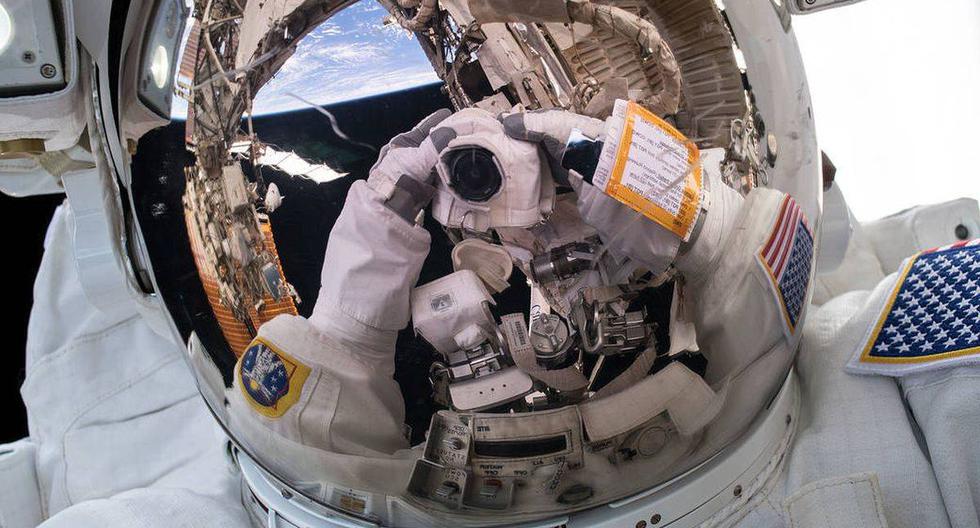 El astronauta Ricky Arnold se toma un selfie durante una caminata espacial. (Foto: NASA)